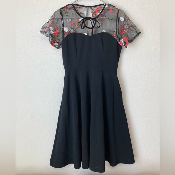 Black Floral Mesh Round Neck Short Sleeve vintage dress| with pockets - Picture 1 of 5